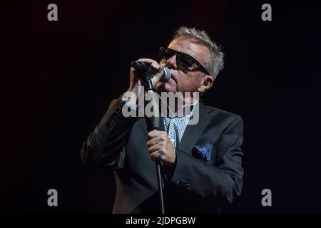 PORTSMOUTH, ENGLAND: Madness Headline Day 1 of the Victorious Festival mit: Graham McPherson wo: London, Großbritannien Wann: 27. Aug 2021 Credit: Neil Lupine/WENN Stockfoto