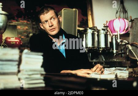 JASON FLEMYNG, LOCK STOCK UND ZWEI RAUCHEN Fässer, 1998 Stockfoto