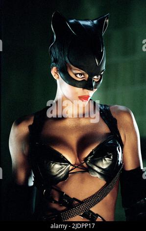 HALLE BERRY, CATWOMAN, 2004, Stockfoto