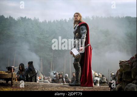 CHRIS HEMSWORTH, THOR: DIE DUNKLE WELT, 2013, Stockfoto