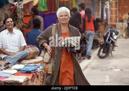 JUDI DENCH, DAS ZWEITBESTE EXOTISCHE RINGELBLUME HOTEL, 2015, Stockfoto