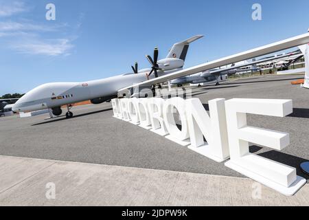 Schönefeld, Deutschland. 22.. Juni 2022. Eine Eurodrone wird am 22. Juni 2022 auf der ILA Berlin Air Show in Schönefeld gezeigt. Mit rund 550 Ausstellern aus rund 30 Ländern und Regionen startete hier am Mittwoch die ILA Berlin Air Show. Kredit: Shan Yuqi/Xinhua/Alamy Live Nachrichten Stockfoto