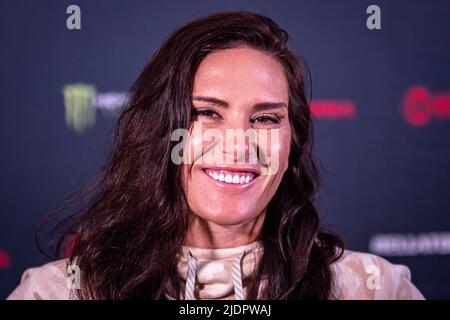 Uncasville, CT - 22. JUNI: Katze Zingano spricht vor ihrem Kampf bei Bellator 282 am 24. Juni 2022 im Mohegan Sun Casino in Uncasville, CT, USA, an die Presse. (Foto von Matt Davies/PxImages) Credit: Px Images/Alamy Live News Stockfoto