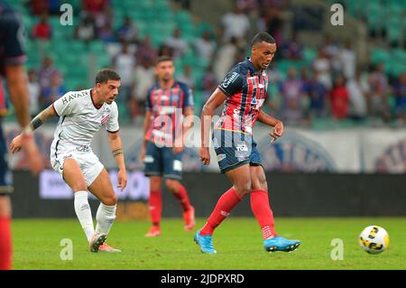 Salvador, Bahia, Brasilien. 22.. Juni 2022. Brasilianische Fußballmeisterschaft: Bahia gegen Athletico Paranaense. 22. Juni 2022, Salvador, Bahia, Brasilien: Fußballspiel zwischen Bahia und Athletico Paranaense, gültig für die Runde des 16. Brasilien-Fußballs, die am Mittwoch (22) in der Arena Fonte Nova in Salvador (BA) ausgetragen wird. Athletico Paranaense gewann das Spiel mit 2:1, mit Toren von Pedro Rocha und Christian. Bild: Walmir Cirne/Thenews2 (Bild: © Walmir Cirne/TheNEWS2 via ZUMA Press Wire) Stockfoto