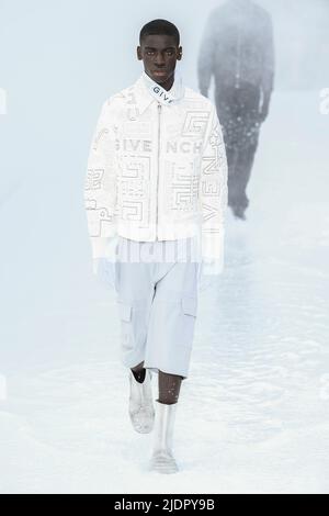 GIVENCHY Herren SS23 Laufsteg während der Paris Fashion Week Menswear am 2022. Juni - Paris, Frankreich. 22/06/2022 Stockfoto