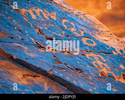 Petroglyphen antike Felszeichnungen von prähistorischen indianischen Kulturen vor 2500 Jahren, Petroglyph Canyon, Valley of Fire Nevada Stockfoto