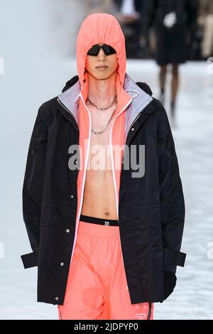 GIVENCHY Herren SS23 Laufsteg während der Paris Fashion Week Menswear am 2022. Juni - Paris, Frankreich. 22/06/2022 Stockfoto