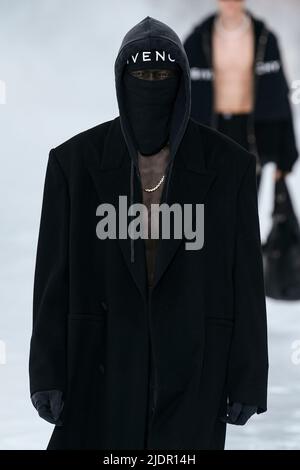 GIVENCHY Herren SS23 Laufsteg während der Paris Fashion Week Menswear am 2022. Juni - Paris, Frankreich. 22/06/2022 Stockfoto