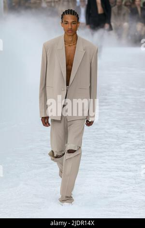 GIVENCHY Herren SS23 Laufsteg während der Paris Fashion Week Menswear am 2022. Juni - Paris, Frankreich. 22/06/2022 Stockfoto