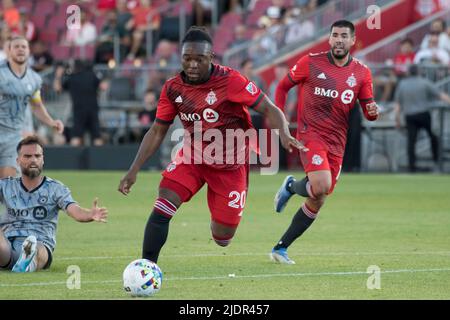 Toronto, Ontario, Kanada. 22.. Juni 2022. Ayo Akinola (20) in Aktion während des Canadian Championship-Spiels zwischen dem FC Toronto und CF Montreal. Das Spiel endete 4-0 für den FC Toronto. (Bild: © Angel Marchini/ZUMA Press Wire) Stockfoto