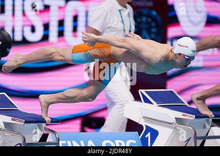 Budapest, Ungarn. 22.. Juni 2022. Pan Zhanle aus China tritt beim Männer-Freestyle-Finale 100m bei den FINA-Weltmeisterschaften 19. in Budapest, Ungarn, am 22. Juni 2022 an. Quelle: Meng Dingbo/Xinhua/Alamy Live News Stockfoto