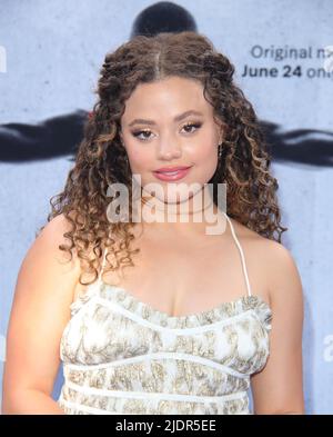 Burbank, USA. 22.. Juni 2022. Sarah Jeffery kommt bei der Disney RISE Premiere an, die am Mittwoch, 22. Juni 2022, in den Disney Studios in Burbank, CA, stattfand. (Foto: Juan Pablo Rico/Sipa USA) Quelle: SIPA USA/Alamy Live News Stockfoto