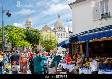 Place Jean Marais, Montmartre, Paris, Frankreich, Donnerstag, 26. Mai 2022.Foto: David Rowland / One-Image.com Stockfoto