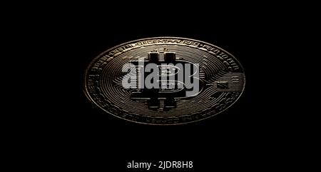 Rottweil, Deutschland. 22.. Juni 2022. Das Logo der Kryptowährung Bitcoin ist auf einer symbolischen 'Bitcoin-Münze' in einem Büro zu sehen. Kredit: Silas Stein/dpa/Alamy Live Nachrichten Stockfoto