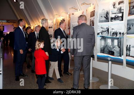 Prinz Albert II. Und Prinzessin Charlene von Monaco und ihre Kinder Jacques und Gabriella nehmen am 22. Juni 2022 an der Eröffnung der neuen Ausstellung „Segeln im Meer der Wissenschaft“ im Framm Museum in Oslo, Norwegen, Teil. Foto von Marius Gulliksrud/Stella Pictures/ABACPRESS.COM Stockfoto