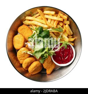 Isolierte Schüssel mit Chicken Nuggets mit Kartoffeln Stockfoto