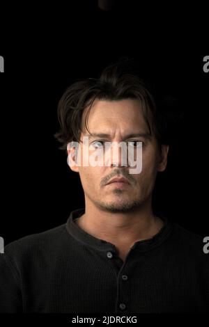 JOHNNY DEPP in TRANSZENDENZ (2014), Regie WALLY PFISTER. Kredit: ALCON ENTERTAIMENT / Album Stockfoto