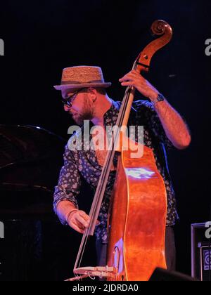 Verona, Italien. 22.. Juni 2022. Marco Bardoscia während PAOLO FRESU - FERLINGHETTI, italienischer Sänger Musikkonzert in Verona, Italien, Juni 22 2022 Quelle: Independent Photo Agency/Alamy Live News Stockfoto