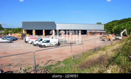 Prestatyn, Großbritannien. Juni 22, 2022. Die Bauarbeiten für den neuen Home Bargains-Laden gehen voran. Stockfoto