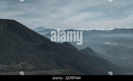 Mount Guntur Landscape, Garut, Indonesien Stockfoto