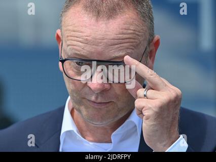 Klettwitz, Deutschland. 21.. Juni 2022. Guido Kutschera, Chef von Dekra Deutschland, steht bei einer Presseveranstaltung auf dem Dekra Lausitzring. Quelle: Patrick Pleul/dpa/Alamy Live News Stockfoto