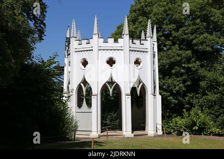 Gotischer Tempel (Rekonstruktion), Pakshill Park, Cobham, Surrey, England, Großbritannien, Großbritannien, Europa Stockfoto