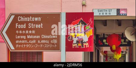 Melden Sie sich in der Smith Street an, der Food Street in Chinatown mit vielen Restaurants. Republik Singapur Stockfoto