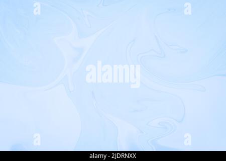 Abstrakter Tintenhintergrund mit gemischten hellblauen und weißen Farben. Konzeptuelle Flüssigkeit mit Acrylmalerei in stilvoller Stimmung mit Kopierraum. Marmorflüssigkeit Stockfoto