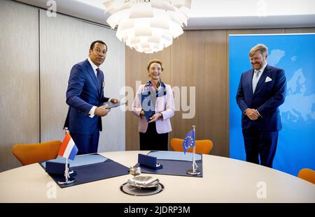 Straßburg, Frankreich. 23.. Juni 2022. 2022-06-23 11:04:05 STRASSBURG - König Willem-Alexander und Minister Franc Weerwind, Minister für Rechtsschutz, trafen Marija Pejcinovic Buric, Generalsekretärin des CoE, während eines Arbeitsbesuchs beim Europarat. Unter anderem hält der König eine Rede vor der Parlamentarischen Versammlung. ANP KOEN VAN WEEL netherlands Out - belgium Out Credit: ANP/Alamy Live News Credit: ANP/Alamy Live News Stockfoto