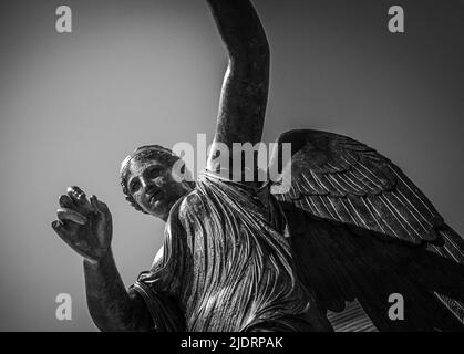 Römische Statue Bronze bekannt als Vittoria Alata (geflügelter Sieg) im Santa Giulia Museum von Brescia, Region Lombardei, Norditalien Stockfoto