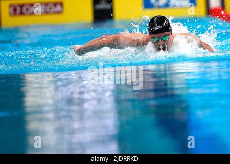 Budapest, Ungarn. 23.. Juni 2022. Der Belgier Louis Croenen, der während des Schmetterlings der Männer von 100m bei den Schwimmweltmeisterschaften in Budapest, Ungarn, am Donnerstag, den 23. Juni 2022 in Aktion dargestellt wurde. Die FINA World Championships 19. finden vom 18. Juni bis 03. Juli 2022 statt. BELGA FOTO NIKOLA KRSTIC Kredit: Belga Nachrichtenagentur/Alamy Live News Stockfoto