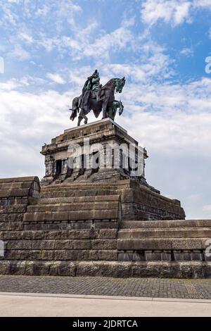 Koblenz, Rheinland-Pfalz, Deutschland - 20. Mai 2022: Kaiser-Wilhelm-Denkmal im Deutschen Eck. Stockfoto