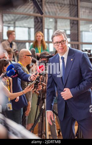 Brüssel, Belgien. 23.. Juni 2022. 2022-06-23 09:03:13 BRÜSSEL - Präsident von Serbien, Aleksandar Vucic, kommt für einen europäischen Gipfel unter anderem auf die Kandidatenmitgliedschaft der Ukraine, Moldawien und Georgien. Der Schwerpunkt des Gipfels wird auf der Zusammenarbeit zwischen der Europäischen Union und den westlichen Balkanstaaten liegen. ANP JONAS ROOSENS netherlands Out - belgium Out Credit: ANP/Alamy Live News Stockfoto