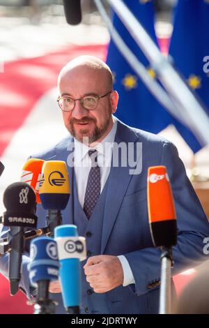 Brüssel, Belgien. 23.. Juni 2022. 2022-06-23 09:19:16 BRÜSSEL - Präsident der Europäischen Kommission Charles Michel kommt für einen europäischen Gipfel auf, unter anderem, die Kandidatenmitgliedschaft der Ukraine, Moldawien und Georgien. Der Schwerpunkt des Gipfels wird auf der Zusammenarbeit zwischen der Europäischen Union und den westlichen Balkanstaaten liegen. ANP JONAS ROOSENS netherlands Out - belgium Out Credit: ANP/Alamy Live News Stockfoto