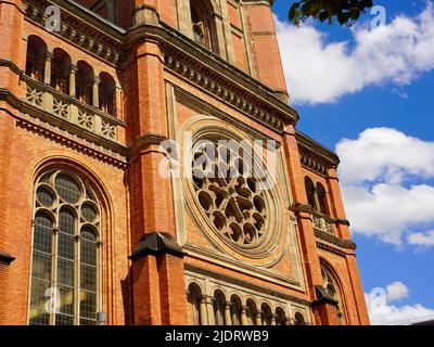 Architektonisches Detail der Johanneskirche, der Stadtkirche am Martin-Luther-Platz in der Düsseldorfer Innenstadt. Es wurde 1881 erbaut. Stockfoto