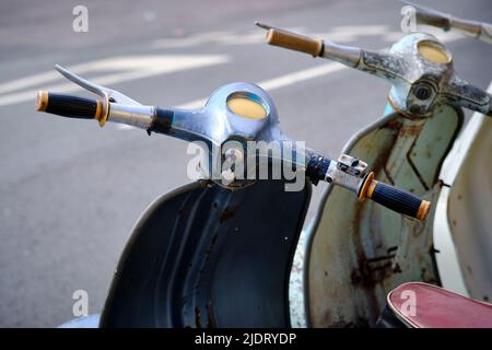 Details der alten Lambretta Roller, mit den 2-Takt-Motoren, die aus ökologischen Gründen eingestellt wurden Stockfoto