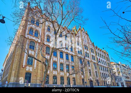 Das Gebäude des Hauptquartiers der ungarischen Staatsschatzkammer, im Jugendstil erbaut, befindet sich in der Hold Street, Budapest, Ungarn Stockfoto