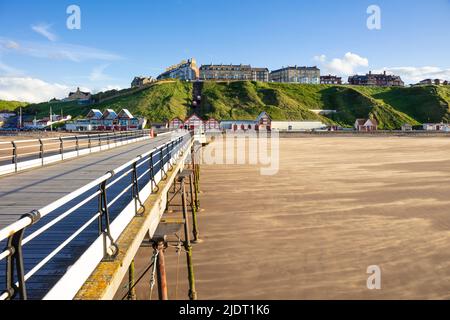 Saltburn am Meer yorkshire england Saltburn Pier viktorianischer Pier und Sandstrand saltburn Stadt redcar cleveland North Yorkshire England GB Europa Stockfoto