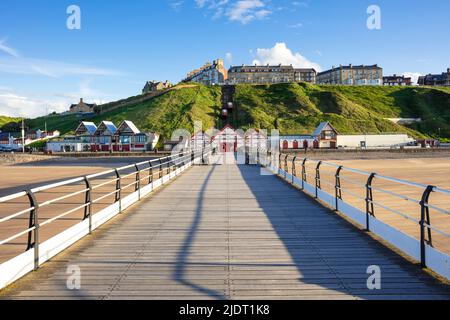 Saltburn am Meer yorkshire england Saltburn Pier viktorianischer Pier und Sandstrand saltburn Stadt redcar cleveland North Yorkshire England GB Europa Stockfoto