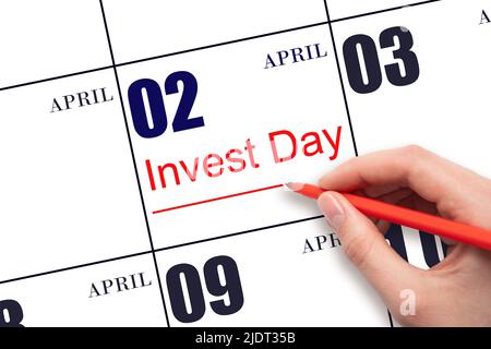 2. Tage im April. Hand zeichnen rote Linie und schreiben Sie den Text Invest Day am Kalenderdatum 2. April. Geschäfts- und Finanzkonzept. Frühling Monat, Tag Stockfoto