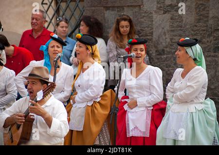 Folklore-Show im Pueblo Canario, Musiker mit traditionellen Kostümen im Parque Doramas, Las Palmas, Grand Canary, Kanarische Inseln, Spanien, Europa Stockfoto