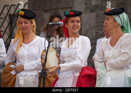 Folklore-Show im Pueblo Canario, Musiker mit traditionellen Kostümen im Parque Doramas, Las Palmas, Grand Canary, Kanarische Inseln, Spanien, Europa Stockfoto