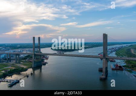 Die Cochrane-Africatown Bridge bei Sonnenuntergang in Mobile, Alabama Stockfoto