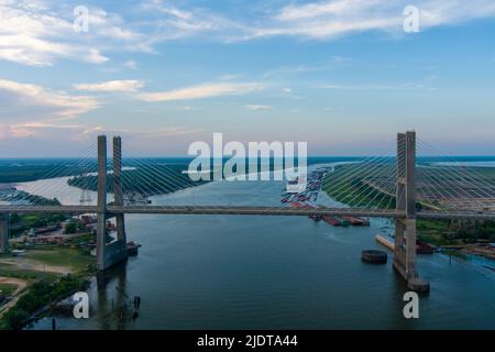 Die Cochrane-Africatown Bridge bei Sonnenuntergang in Mobile, Alabama Stockfoto