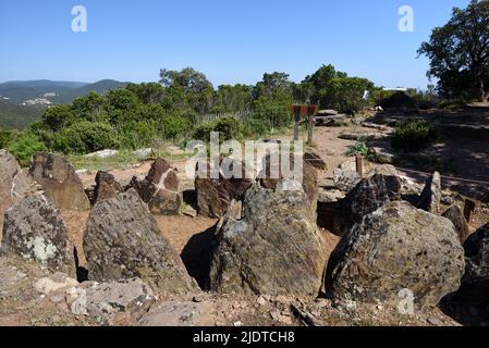 Neolithische oder megalithische Grabkammer, uraltes Grab oder Dolmen von Gaoutabry, La Londe-les-Maures, Var Provence Frankreich Stockfoto