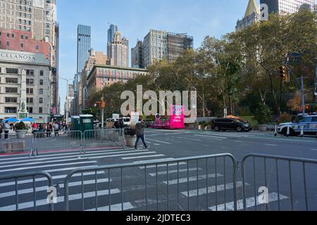 Manhattan, USA - 11. 2021. November: Leere Straßen vor der Veterans Day Parade in New York City Stockfoto