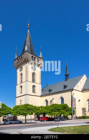 Kostel sv. Jana Křtitele, město Dvůr Králové nad Labem, Kralovéhradecký kraj, Česká republika / Kirche, Stadt Dvur Kralove nad Labem, Hradec Kralove re Stockfoto