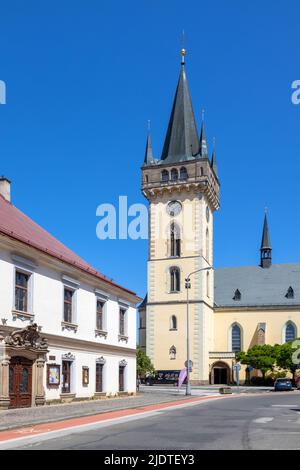 Kostel sv. Jana Křtitele, město Dvůr Králové nad Labem, Kralovéhradecký kraj, Česká republika / Kirche, Stadt Dvur Kralove nad Labem, Hradec Kralove re Stockfoto