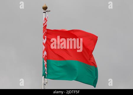 17. Juni 2022, St. Petersburg, Russland: Die Flagge von Belarus in der Galerie der Flaggen der teilnehmenden Länder im Rahmen des St. Petersburger Internationalen Wirtschaftsforums 2022 (Bild: © Maksim Konstantinov/SOPA Bilder via ZUMA Press Wire) Stockfoto