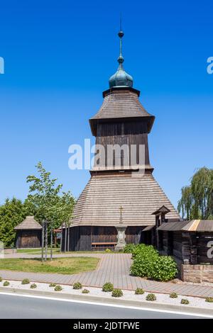 roubený kostel sv. Mikuláše, Veliny, Ostböhmen, Tschechien, Europa Stockfoto